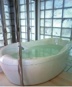 playng water 05 ヒーリング住宅設計にヒーリング仕様のデザイン浴槽・岩盤ベッド